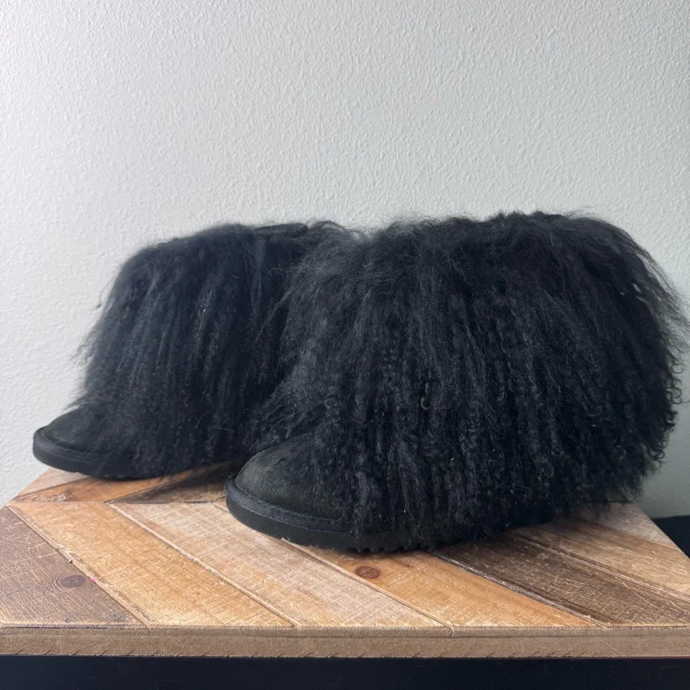 UGG Short Mongolian Sheepskin Cuff Boot - Picture 2 of 14